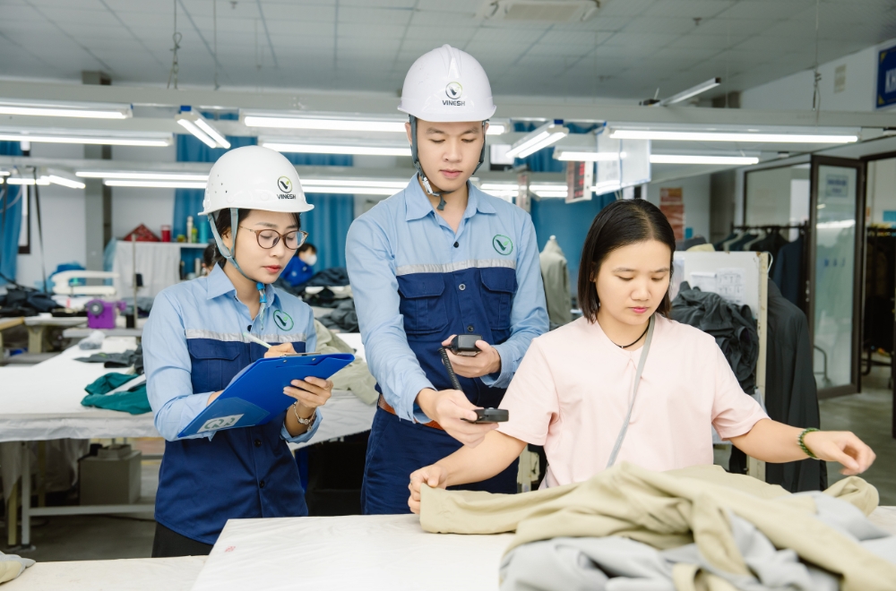 Quan-trac-moi-truong-lao-dong-bao-lau-1-lan