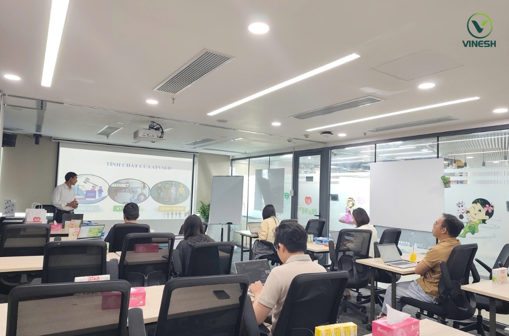 Đoi-tuong-tham-gia-huan-luyen-an-toan-ve-sinh-lao-dong-nhom-4.