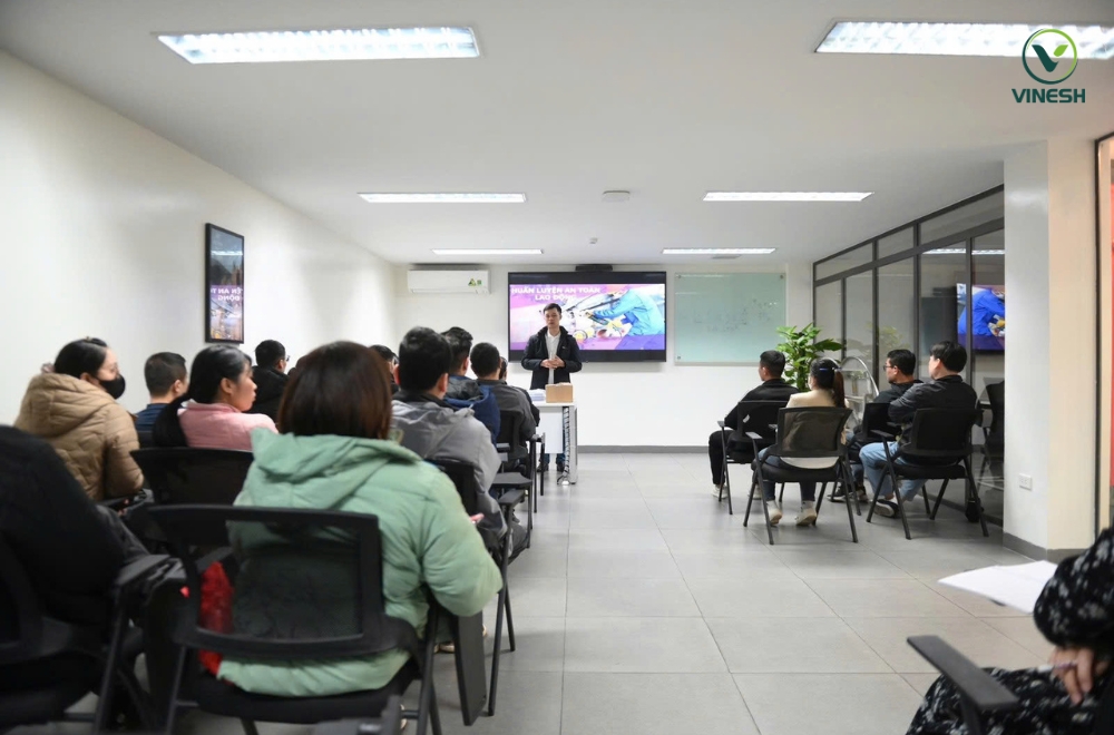 Doi-tuong-tham-gia-thoi-gian-huan-luyen-an-toan-nhom-4.